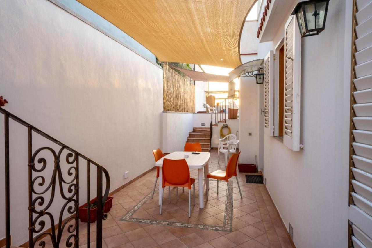 Casa Vacanza La Scogliera Apartamento *