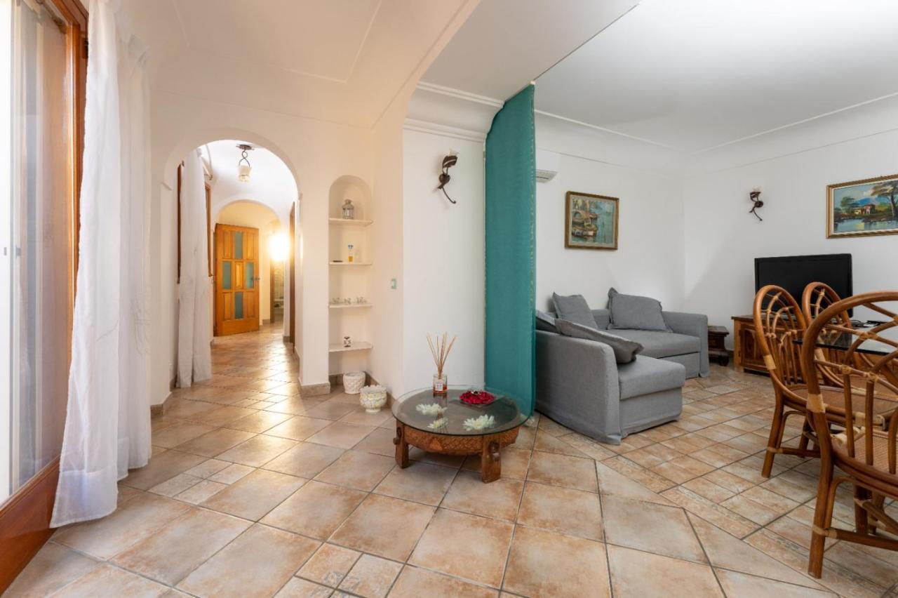 Casa Vacanza La Scogliera Apartamento *